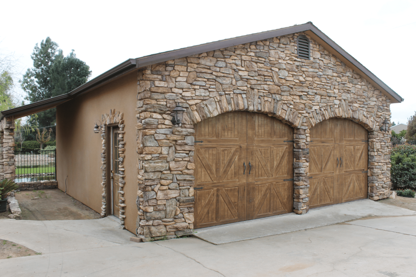 custom brown garage with stones in dunlap ca